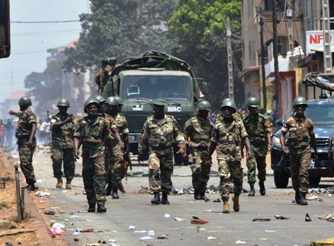 Guinée : RSF dénonce la convocation d’un journaliste par l’armée après la publication d’un article de presse