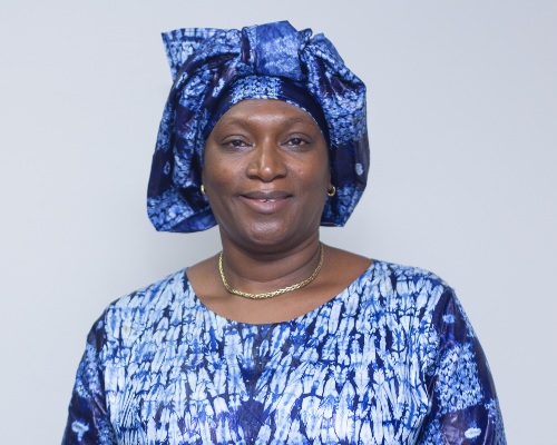 Les premières dames et les fondations ( Mme Fatou Baldé Yansané)