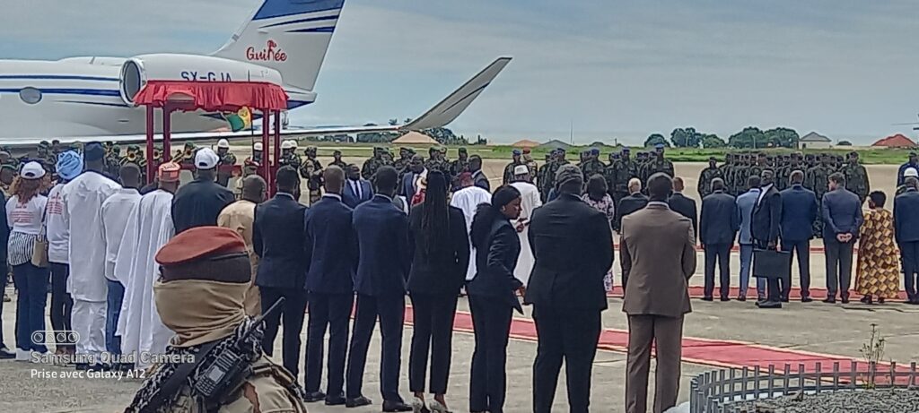 Accueil grandiose du colonel Doumbouya : retour à la case départ ! (Par Mognouma Cissé)