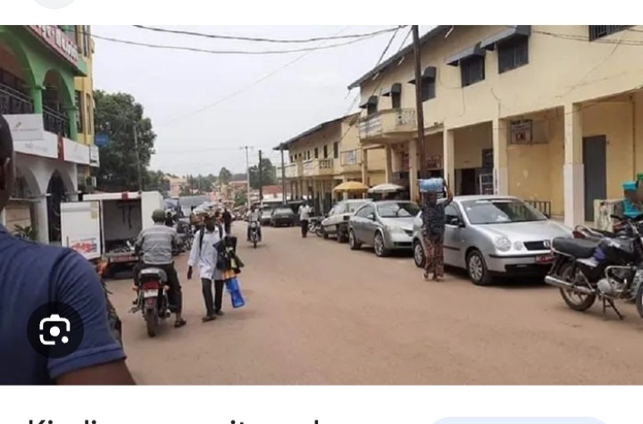Habitat / kindia : Passation de service entre le Directeur sortant et entrant .