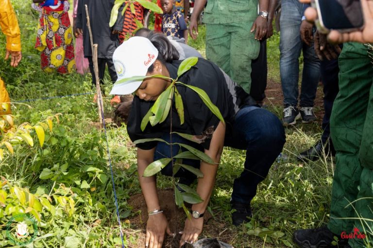 Kinyeyah- Dubréka : La ministre de l’environnement lance la campagne de reboisement 2024