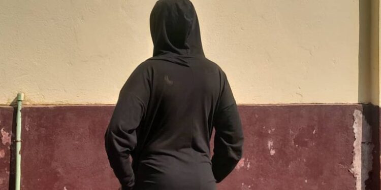 Guinée : Fatoumata Camara poursuivi pour avoir tenté vendredi sa fille de 14 ans au Liberia