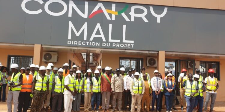 Le grand Mall de Conakry en construction : le ministre de l’habitat satisfait de la qualité des travaux de ce projet ambitieux !