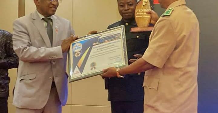7eme edition des ARCOM MÉRITE AWARDS GUINEE: Yaya  Kairaba KABA  reçoit un prix pour ses efforts en faveur de la modernisation  des institutions judiciaires !
