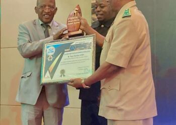 7eme édition d’ ARCOM Mérite Awards Guinée : les 40 nominés reçoivent leurs prix