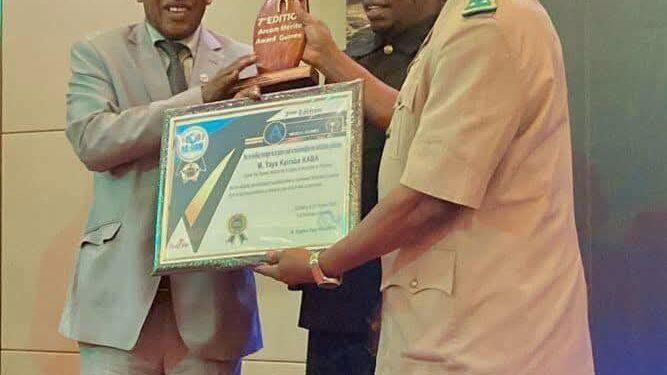 7eme édition d’ ARCOM Mérite Awards Guinée : les 40 nominés reçoivent leurs prix