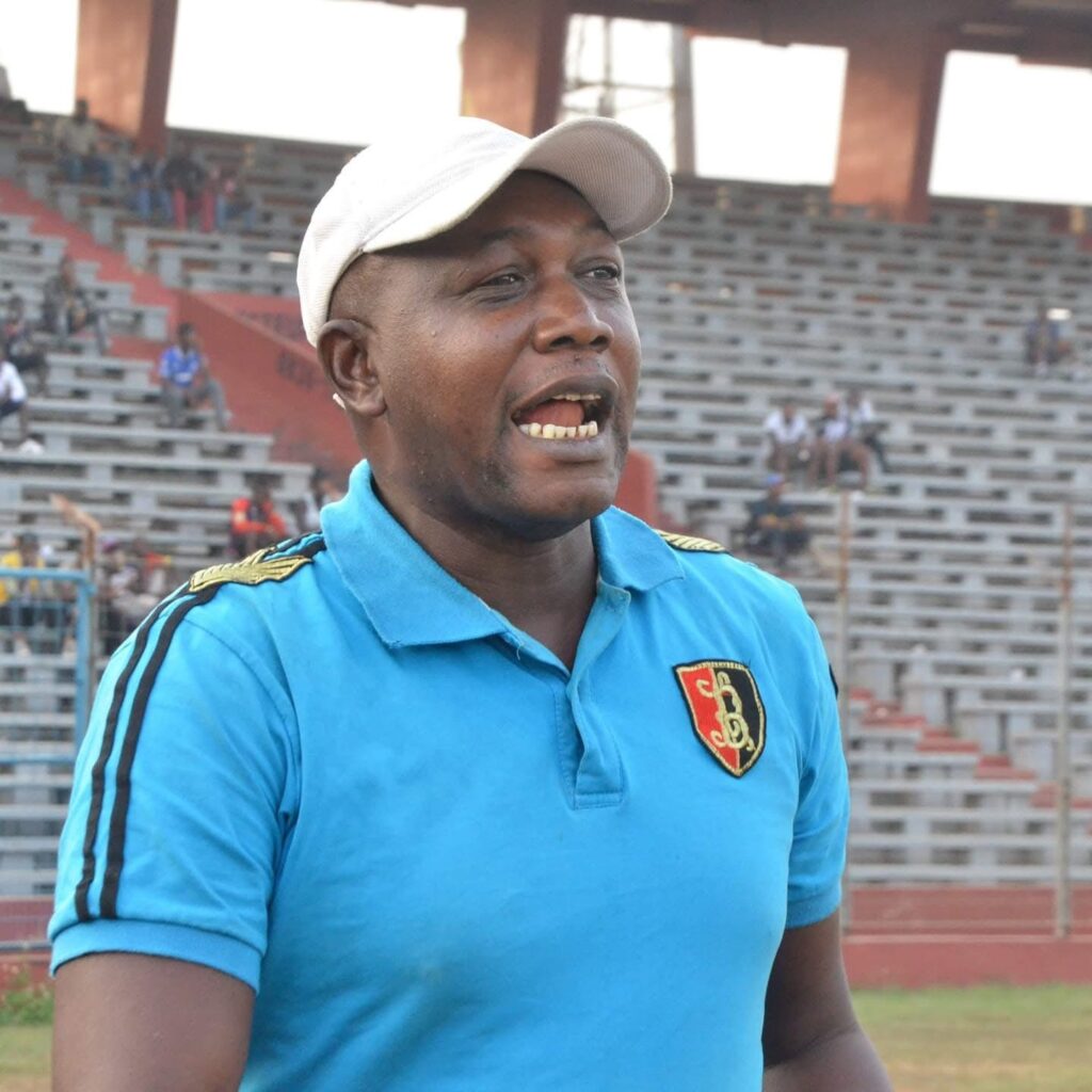 Mohamed Lamine Sylla “Leandro” , nouveau Coach du Club industriel de Kamsar ( le club)