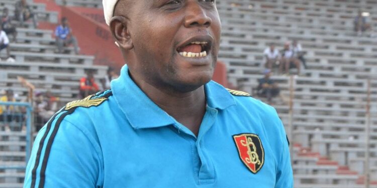 Mohamed Lamine Sylla “Leandro” , nouveau Coach du Club industriel de Kamsar ( le club)