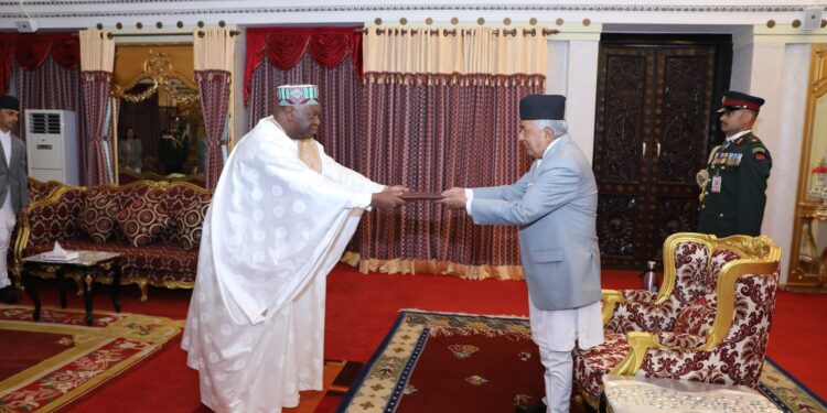 Guinéens de l’extérieur : l’ambassadeur de la Guinée présente sa lettre de créance au chef de l’État Népalais !