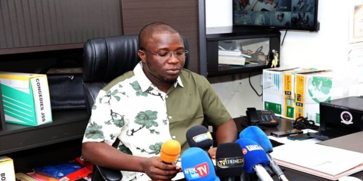 Guinée : l’écrivain Moussa Touré recadre Tierno Monènèmbo après sa sortie en France !
