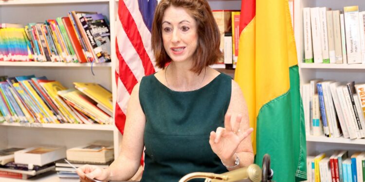 Avec l’ambassade des États-Unis en Guinée, apprenez l’anglais partout dans le pays !
