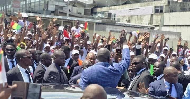 Abidjan : le Général Mamadi Doumbouya accueilli par une forte communauté guinéenne ce mardi