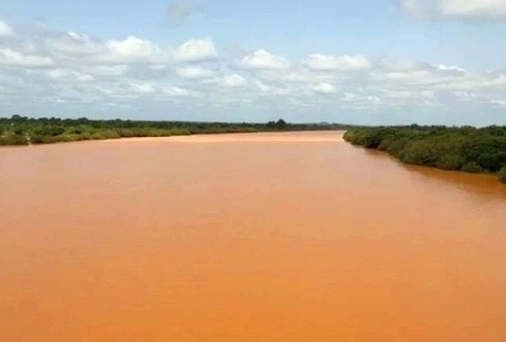 Exploitation minière arnachique et cours d’eau menacés : le gouvernement brandit le chiffon rouge !
