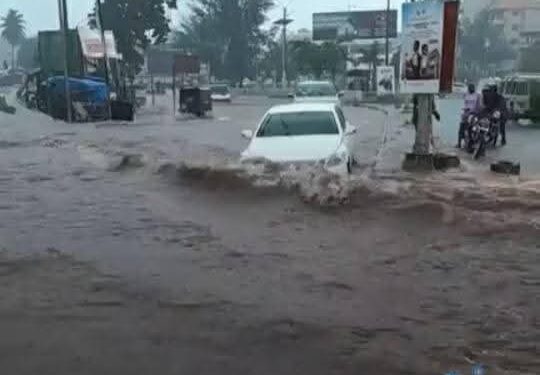 Des cas d’inondation signalés à Conakry : l’Aguiser appelle les usagers de la route à la prudence!