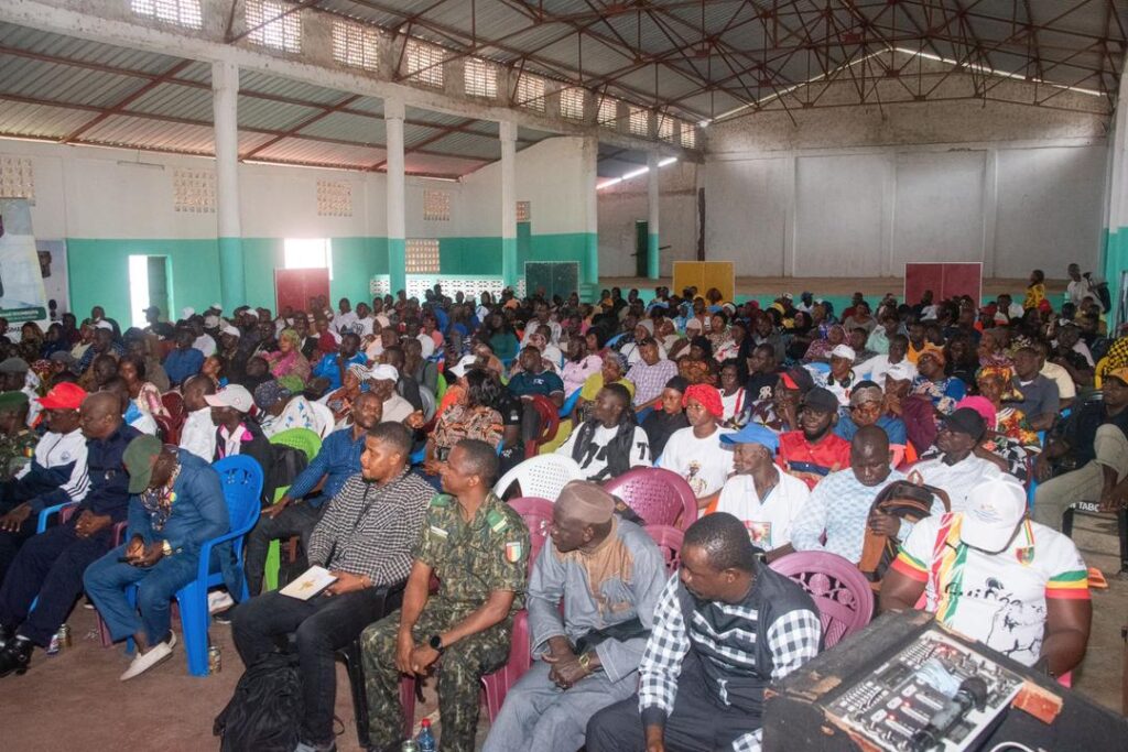 AGB2A-GIC et l’ONG Aimer la Guinée forment 264 jeunes sur le projet de Constitution à Boffa