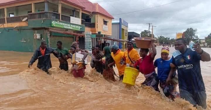 Siguiri: la ville inondée ,les autorités s’activent sur le terrain pour sauver les sinistrés !