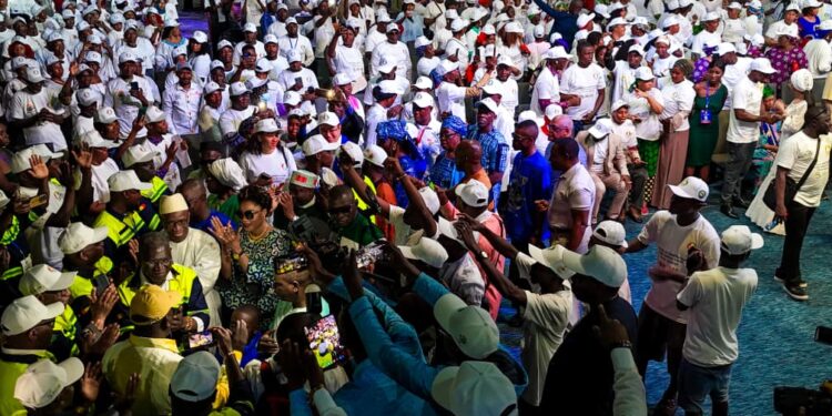 Nouvelle Constitution : le Fan’s club Général Mamadi Doumbouya clôture la campagne de vulgarisation à Conakry