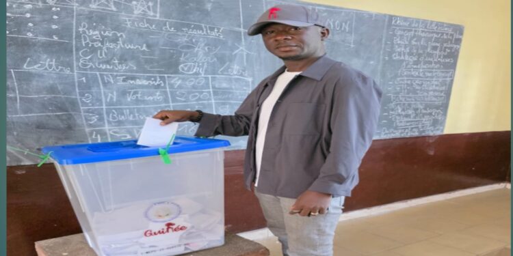 Référendum du 21 septembre 2025 : Mohamed Lamine Simakan s’acquitte de son devoir civique à Kaloum