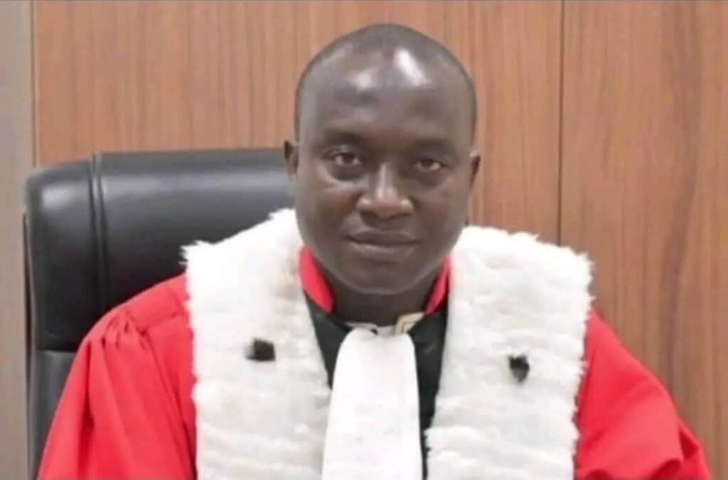 Guinée Algassimou Diallo, avocat général interdit de sortir du territoire